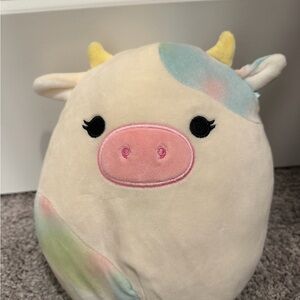 Cow squishmellow
